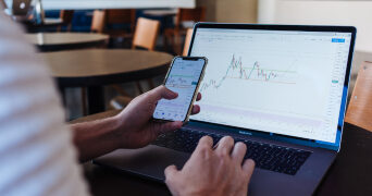 Bolsas da Europa: Volatilidade e setores estratégicos impulsionam resultados positivos