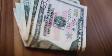 Por que o dólar subiu pela quarta vez consecutiva