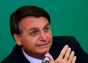 Governadores atacam comitê de Bolsonaro contra Covid-19