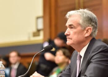 Ata do Fed sinaliza mais cautela sobre cortes, caso inflação estacione