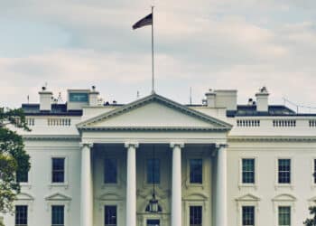 Feriado nos EUA e ações de Biden devem movimentar a semana