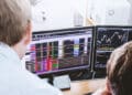 Tecnologia permite participar de day trade sem acompanhar telas