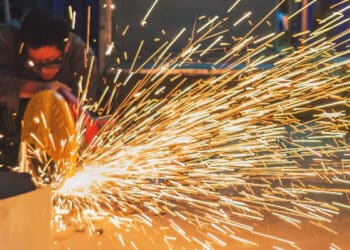 PMI industrial do Reino Unido tem queda para 56,9