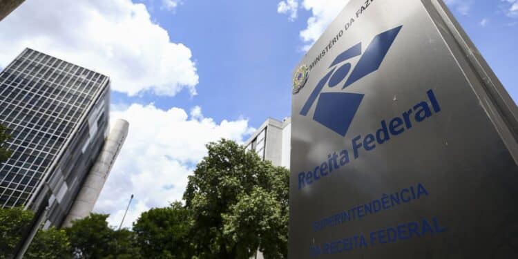 Arrecadação federal bate novo recorde e soma R$ 247,9 bi em outubro