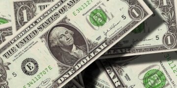 Por que o dólar fechou em queda de 0,04% nesta quarta-feira