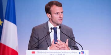 União Europeia decide não banir de petróleo russo, diz Macron
