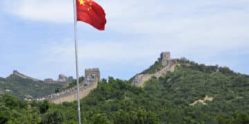 Incertezas fiscais domésticas e novos casos de Covid na China enfraquecem real