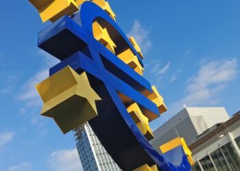 Ações fecham em alta na Europa com Fed e juros