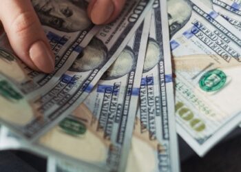 Por que o dólar fechou em queda de 0,07% nesta quinta-feira