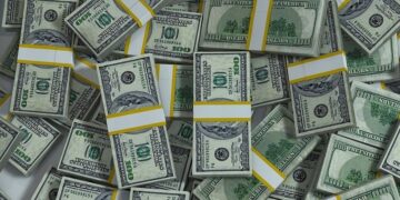 Dólar fecha com queda de 0,86%, em meio à possível solução para precatórios