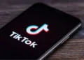 Reino Unido multa TikTok em US$ 15,6 milhões por infração de dados