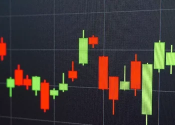 Ações fecham em queda na Europa à medida que novo imposto na Itália afeta setor bancário