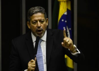 Lira quer votar hoje teto para ICMS dos combustíveis