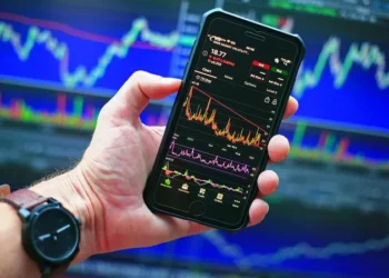 Ibovespa fecha em alta, puxado por Vale e inflação nos EUA