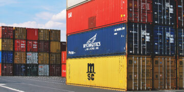 Balança comercial terá queda de exportação e mais importações, diz AEB