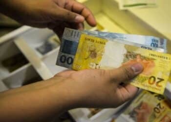 Incerteza da economia brasileira volta a crescer em maio