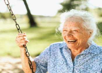Explore os novos benefícios para idosos, incluindo transporte gratuito, isenção de IPTU e mais, garantindo dignidade e conforto."