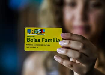 Bolsa Família antecipa pagamento NESSAS regiões; Saiba como receber!