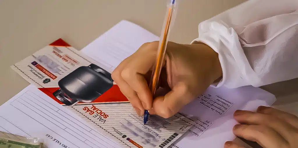 Vale-Gás: Saiba Quem Tem Direito e Como Receber Benefício