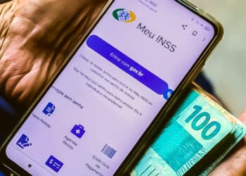 Aposentados podem sacar até 5 mil reais do INSS; veja agora!