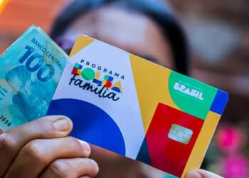 Bolsa Família: Governo Anuncia Abono Extra de R$300 via PIX; Veja Quem Tem Direito!