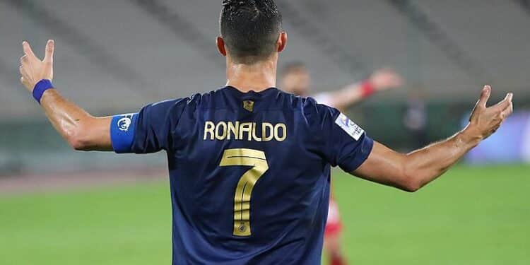 Cristiano Ronaldo com R$ 1 bilhão na conta, compra famosa fabrica espanhola! Aposentadoria garantida