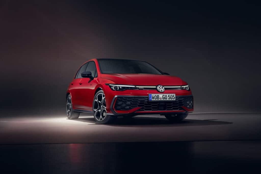 Volkswagen alegra brasileiros com o retorno do icônico Golf GTI em 2025!