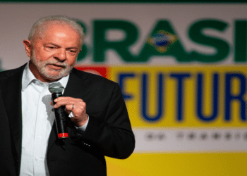 Governo oferece auxílio de R$ 5,1 mil, mas erros em cadastros ameaçam famílias desabrigadas