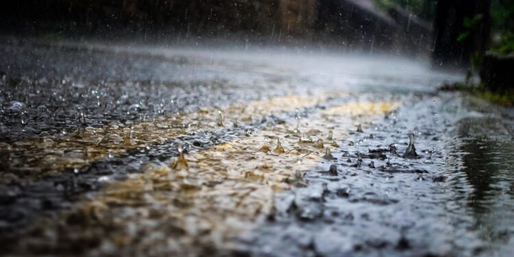 Alerta no sul: frente fria traz chuva forte, raios e rajadas de vento de até 90 km/h!