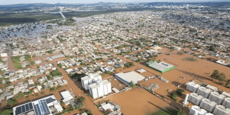Enchentes no RS: desolação, luta e luto de 600 mil desabrigados!