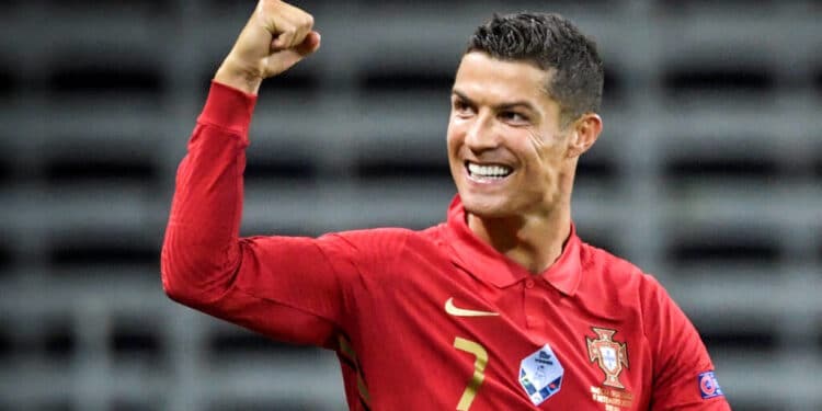 Cristiano Ronaldo recebe um "modesto" valor de seu mega patrocínio da Nike! É de cair o queixo!