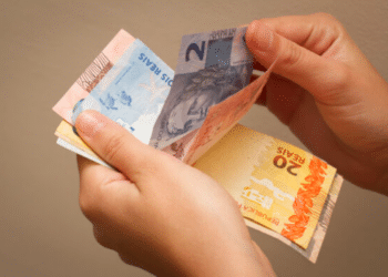 Trabalhadores com carteira assinada já está recebendo o novo salário mínimo! Confira os valores e mais