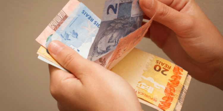 Trabalhadores com carteira assinada já está recebendo o novo salário mínimo! Confira os valores e mais