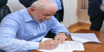 Presidente assina medida que muda tudo na emissão da CNH