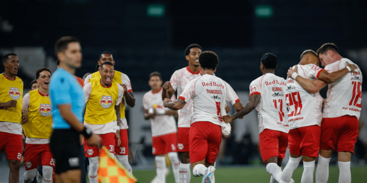 Fórmula 1: Bilionário dono de equipe compra time de futebol brasileiro!