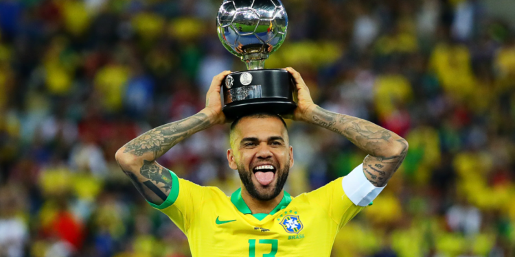Ex jogador da seleção brasileira e presidiário tem uma fortuna equivalente à cerca de R$ 294,6 milhões