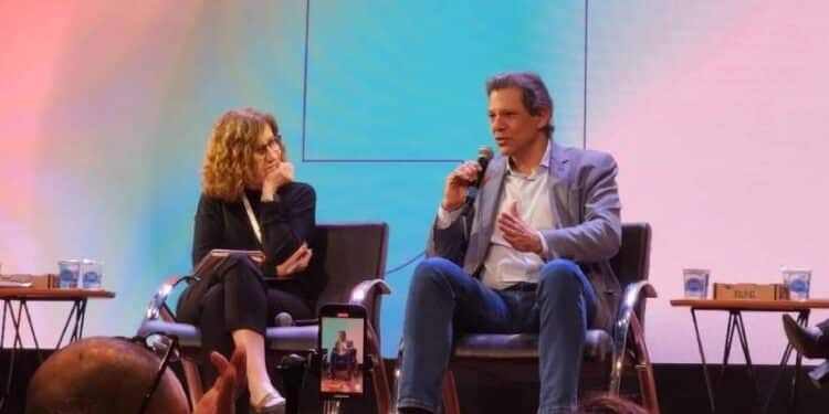 Haddad defende que comunicação clara controlará a alta do dólar