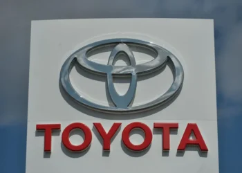Toyota lança carro que faz 30 km/l e é um dos mais baratos de todo Brasil!