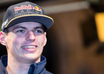 Max Verstappen: O Tricampeão que Rivaliza com Sheiks em Riqueza