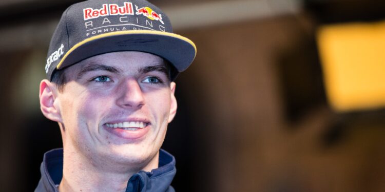 Max Verstappen: O Tricampeão que Rivaliza com Sheiks em Riqueza