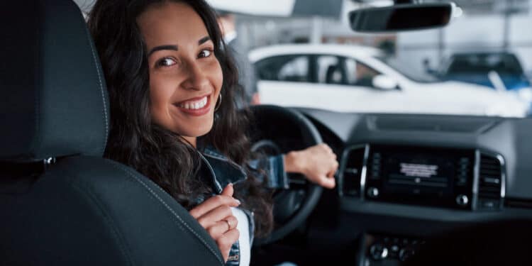 Uber e Lyft obrigadas a pagar salário mínimo e benefícios aos motoristas! Saiba mais