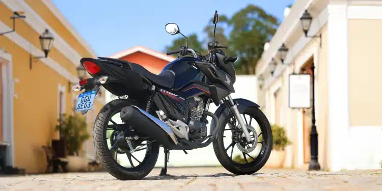 Procurando uma moto econômica para o dia a dia? Conheça o modelo que faz mais de 40km/l, tem manutenção barata e ótima resposta no trânsito urbano.