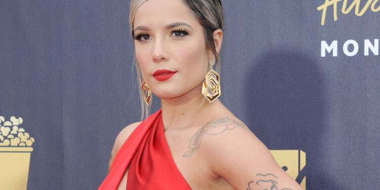 Halsey e Sua Fortuna Multimilionária: Surpreendentes Números Revelados