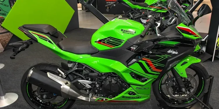 Kawasaki apresenta Z 500 e Ninja 500 no Brasil: novas motos da marca japonesa surpreendem!