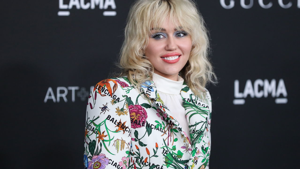 Miley Cyrus: From Hannah Montana to Business Mogul – The Inspiring Journey of a Multifaceted Icon