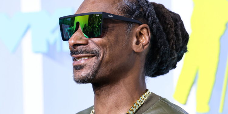 O império discreto de Snoop Dogg, a lenda do hip-hop que conquistou o mundo