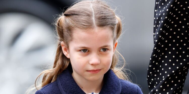 Esta pequena princesa tem mais riqueza que várias nações