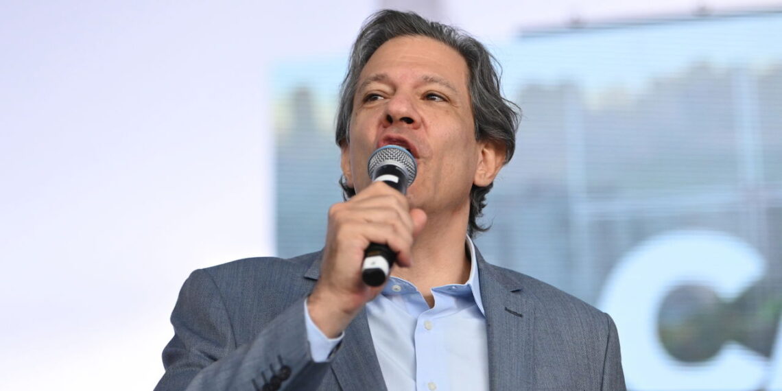 Brasileiros assustados com a reforma tributária - Veja o que muda nas contribuições