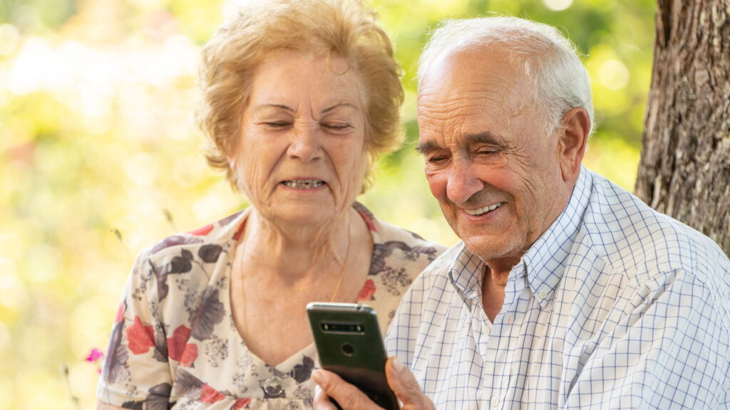 Idosos estão comemorando novo método de não perderem dinheiro