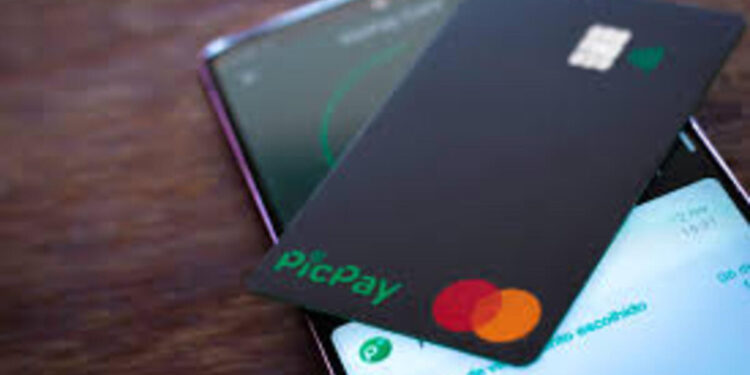 PicPay oferece cartão de crédito com cashback de 25% para negativados